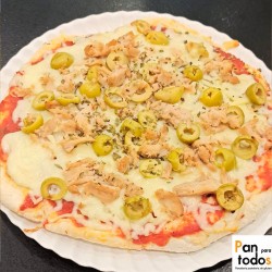 Pizza de atún y aceitunas